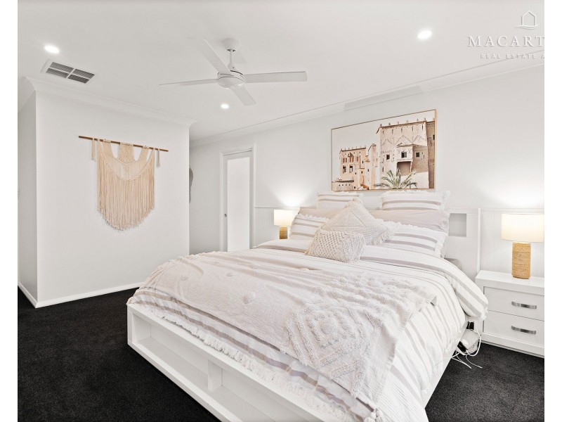 13 Hollows Crescent, Lloyd NSW 2650