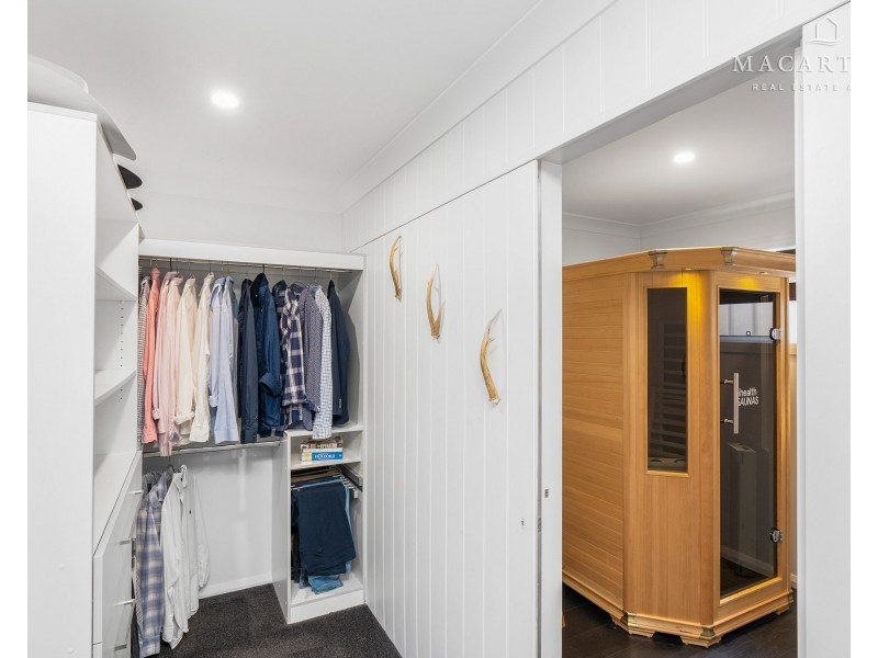 13 Hollows Crescent, Lloyd NSW 2650