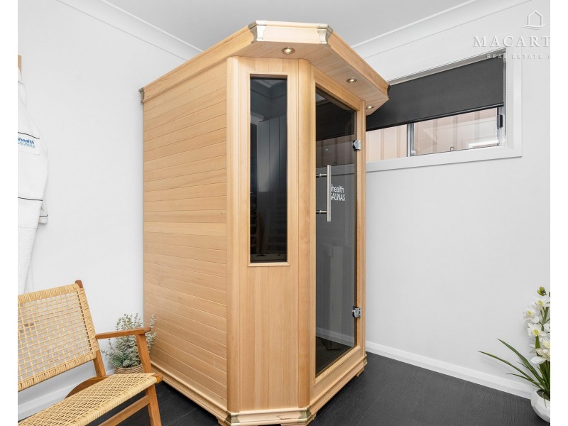 13 Hollows Crescent, Lloyd NSW 2650