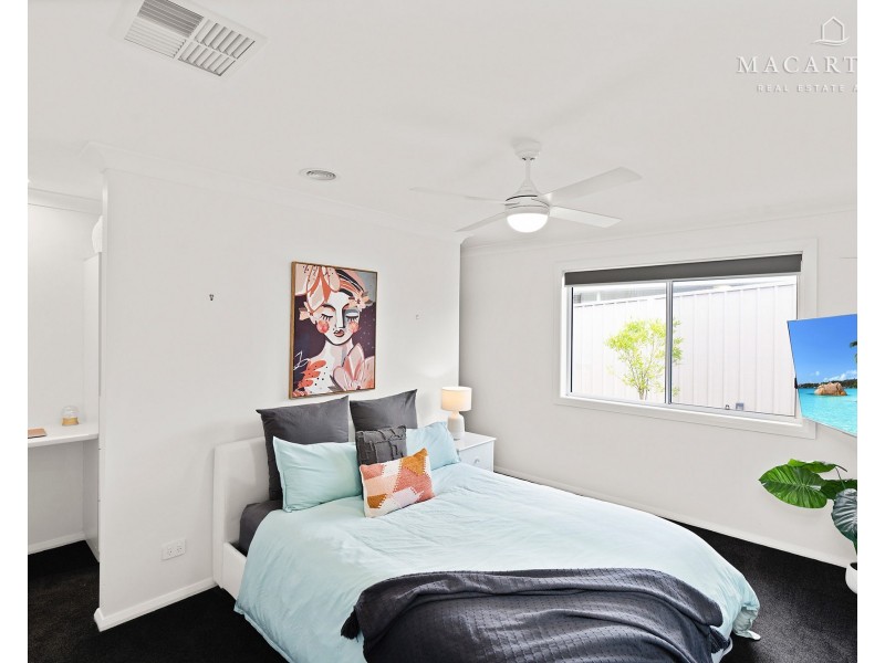 13 Hollows Crescent, Lloyd NSW 2650