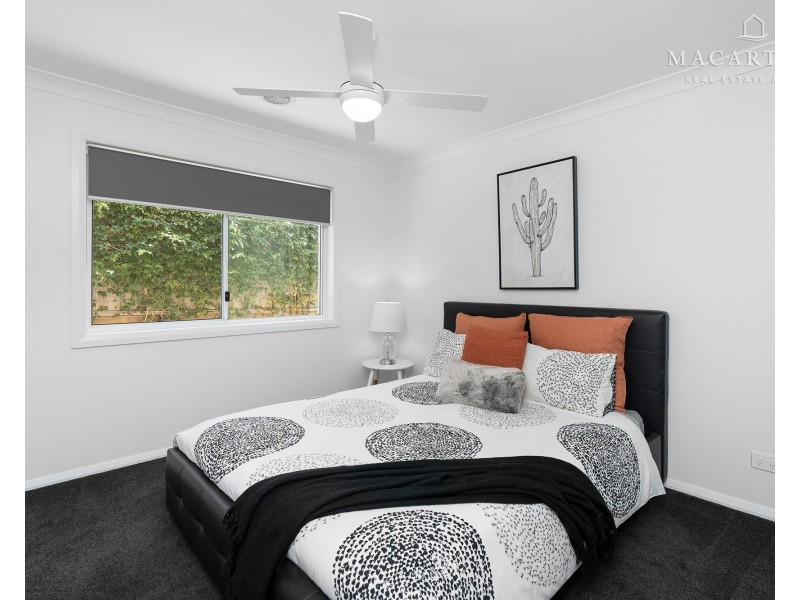 13 Hollows Crescent, Lloyd NSW 2650