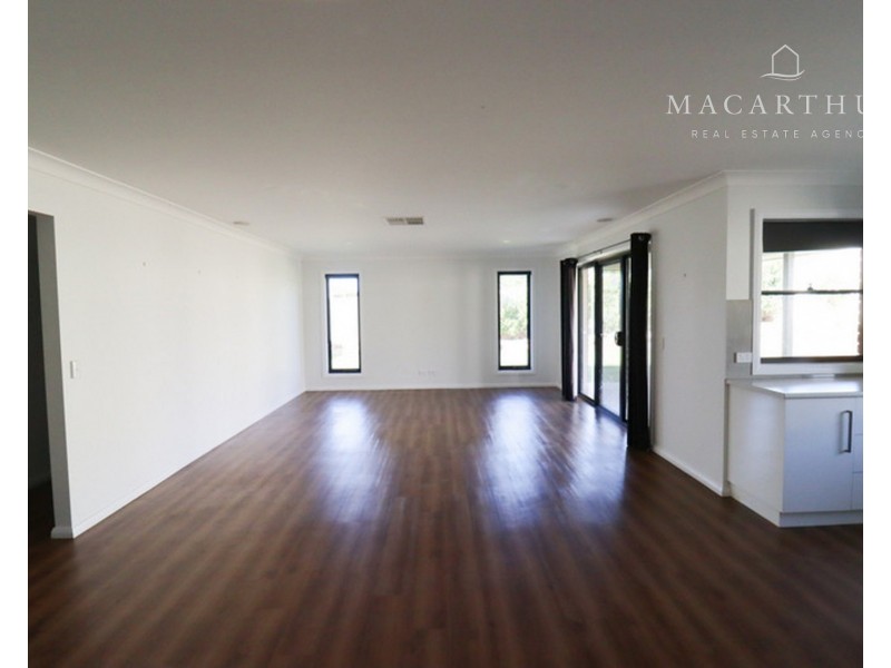 17 Mugga Street, Gobbagombalin NSW 2650