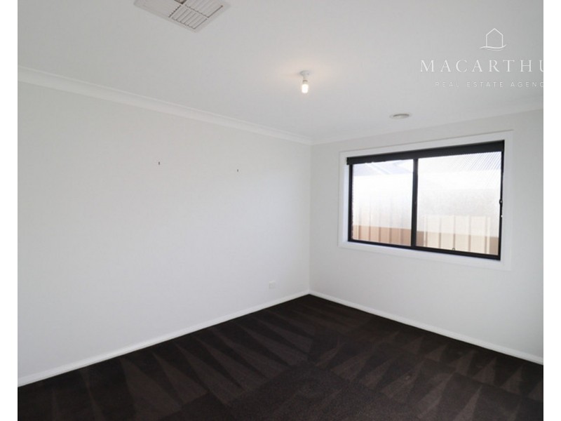 17 Mugga Street, Gobbagombalin NSW 2650