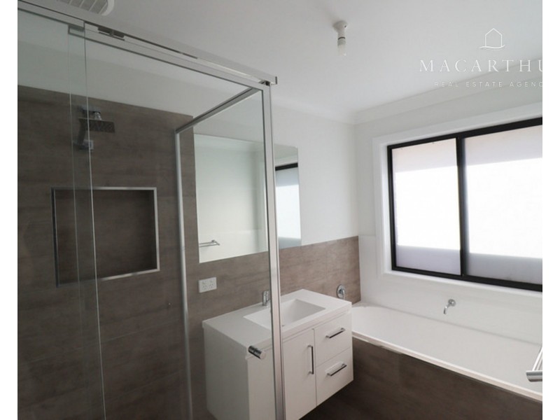 17 Mugga Street, Gobbagombalin NSW 2650