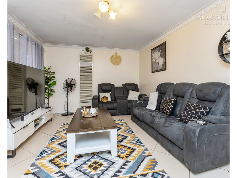 1/23 Kirrang Avenue, Glenfield Park NSW 2650