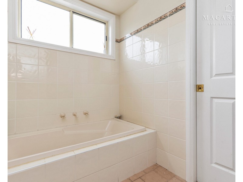 1/23 Kirrang Avenue, Glenfield Park NSW 2650