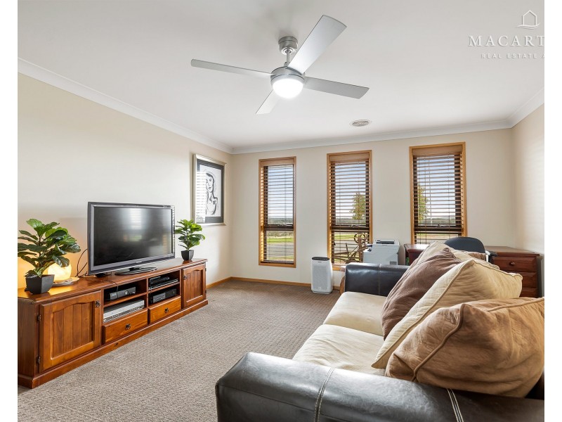 34 Franklin Drive, Estella NSW 2650