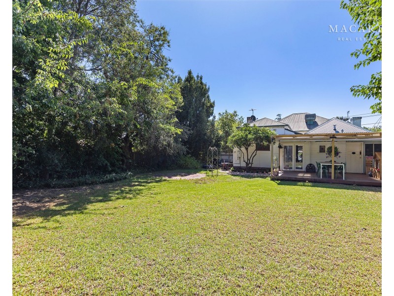 98 Crampton Street, Wagga Wagga NSW 2650