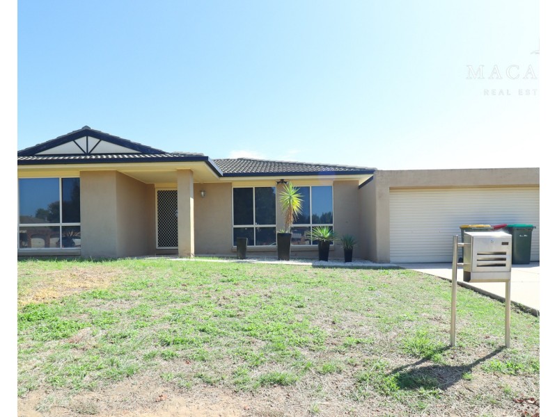 77 Dalman Parkway, Glenfield Park NSW 2650