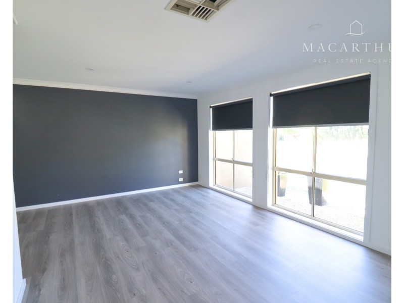 77 Dalman Parkway, Glenfield Park NSW 2650