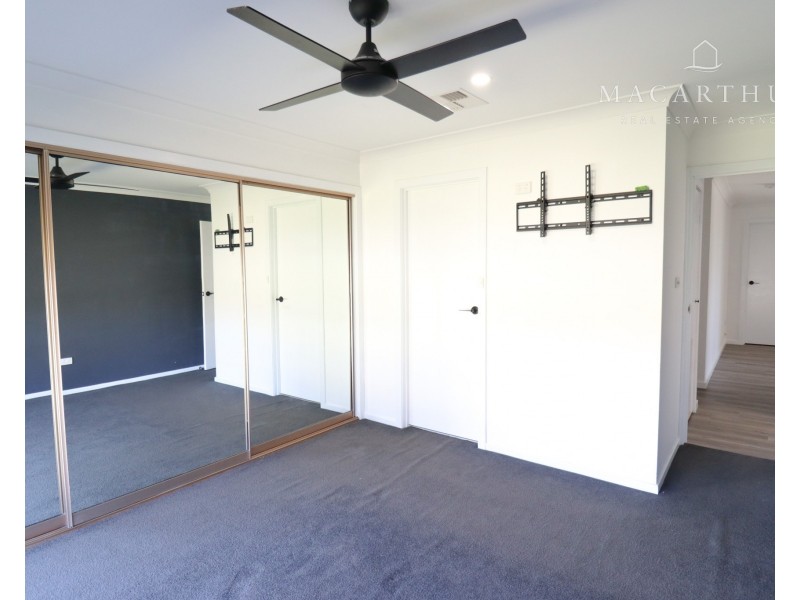 77 Dalman Parkway, Glenfield Park NSW 2650