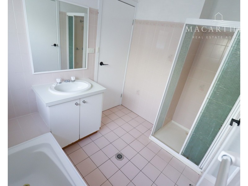 77 Dalman Parkway, Glenfield Park NSW 2650