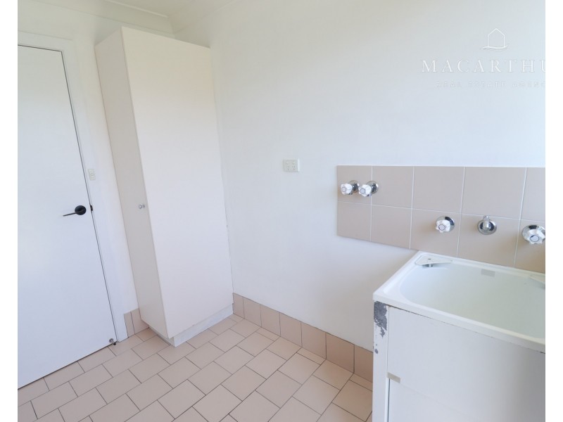 77 Dalman Parkway, Glenfield Park NSW 2650