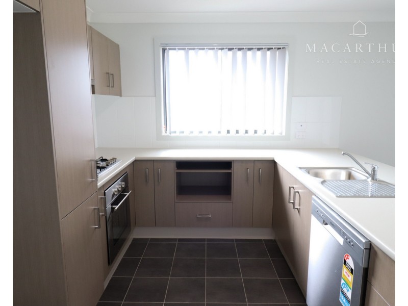 2/140 Muttama Parade, Gobbagombalin NSW 2650