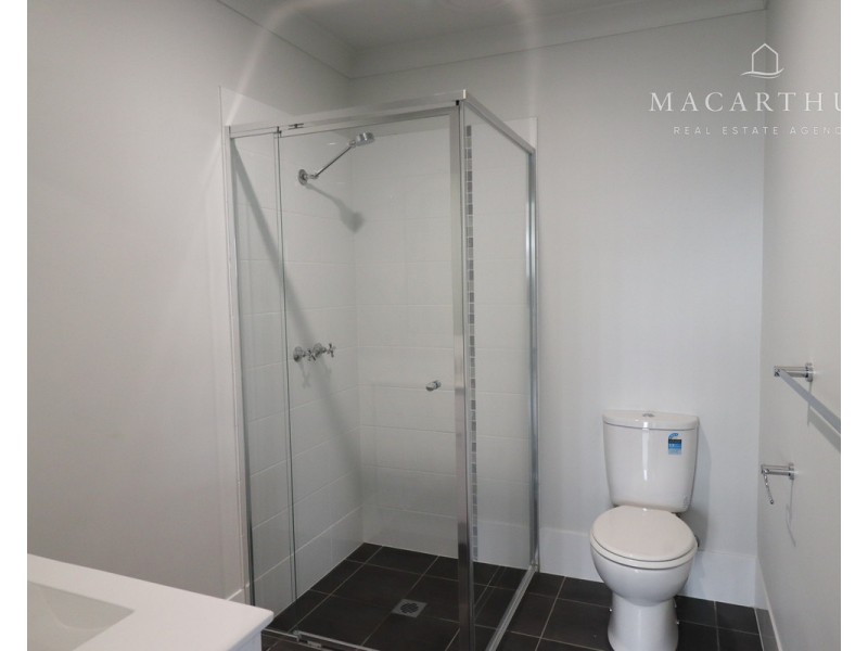 2/140 Muttama Parade, Gobbagombalin NSW 2650