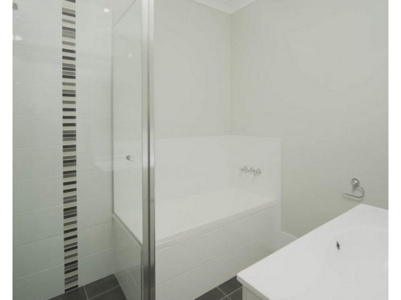 2/57 Coppabella Drive, Gobbagombalin NSW 2650