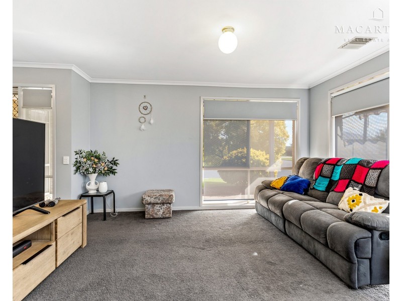 4 Mangrove Crescent, Forest Hill NSW 2651