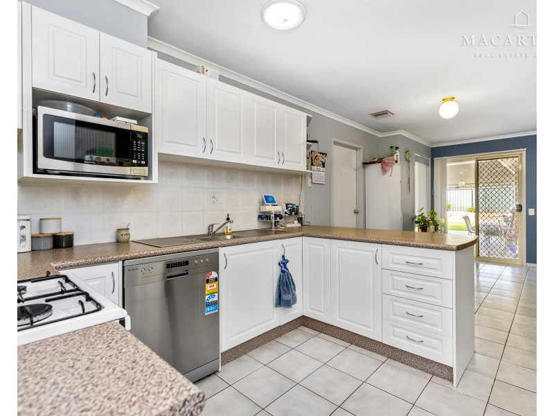 4 Mangrove Crescent, Forest Hill NSW 2651
