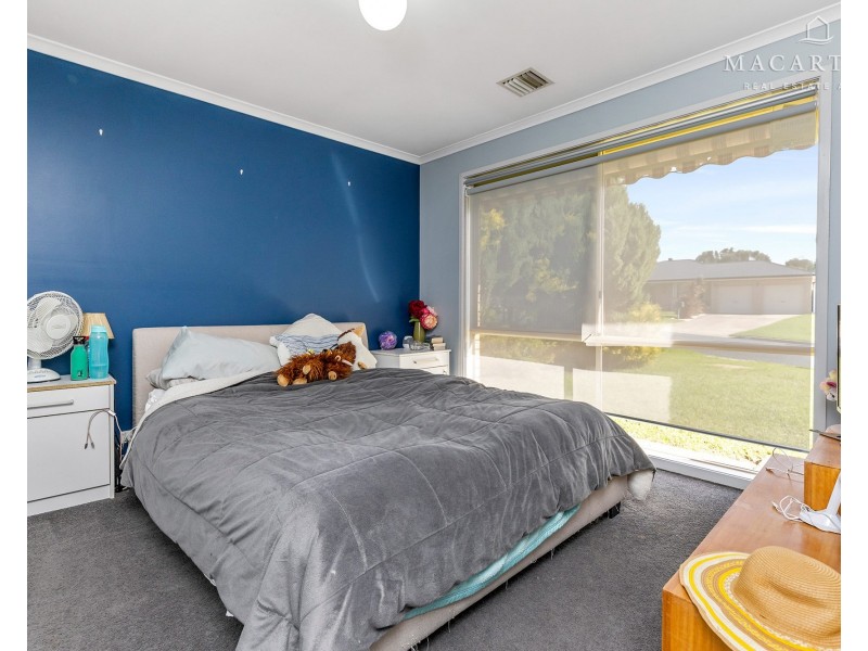 4 Mangrove Crescent, Forest Hill NSW 2651