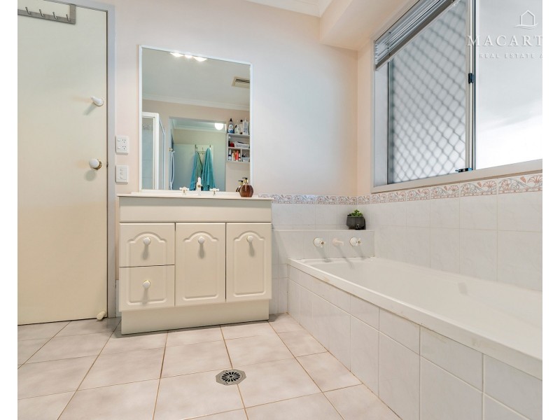 4 Mangrove Crescent, Forest Hill NSW 2651