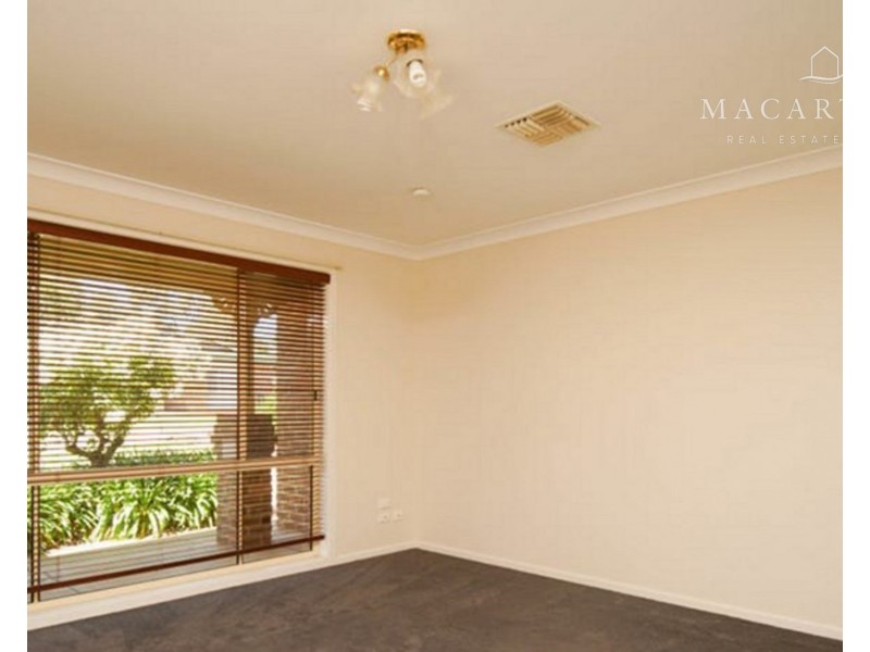 8/95 Balleroo Crescent, Glenfield Park NSW 2650