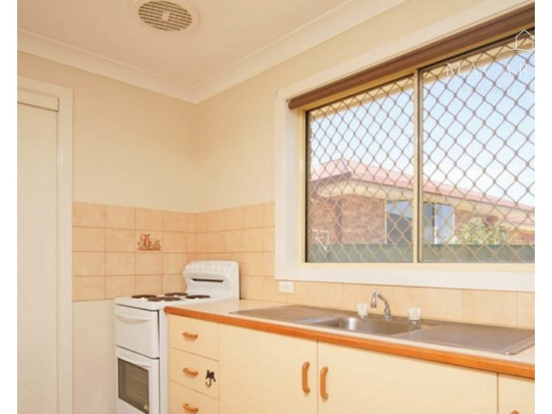 8/95 Balleroo Crescent, Glenfield Park NSW 2650