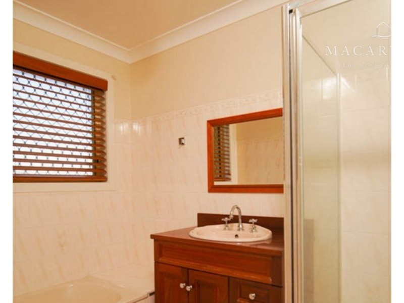 8/95 Balleroo Crescent, Glenfield Park NSW 2650