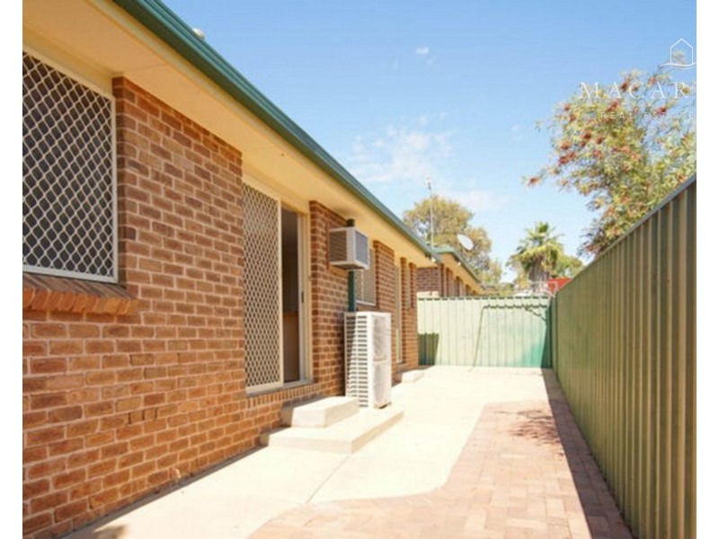 8/95 Balleroo Crescent, Glenfield Park NSW 2650