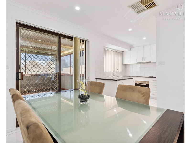 10 Crisp Drive, Ashmont NSW 2650