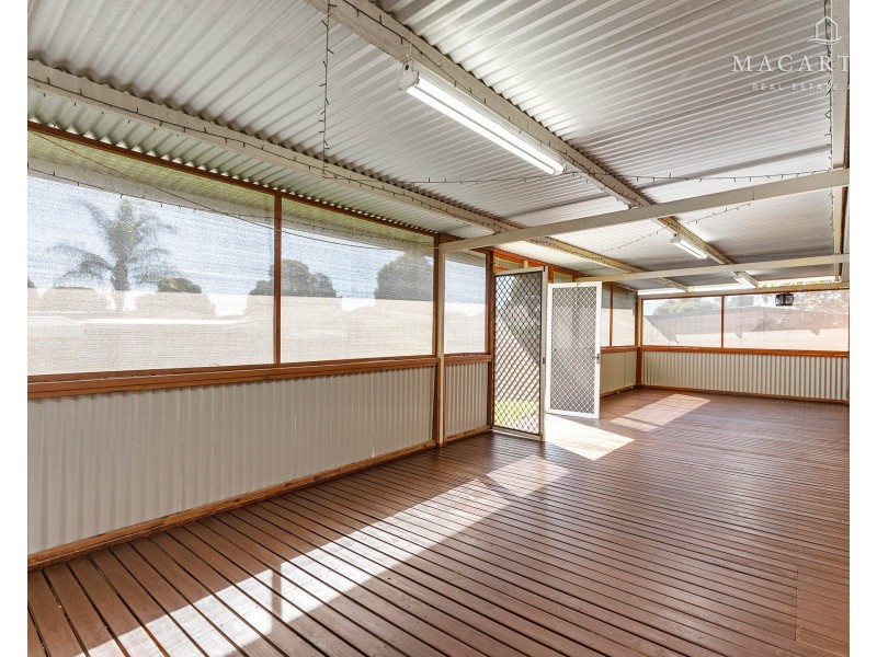 10 Crisp Drive, Ashmont NSW 2650