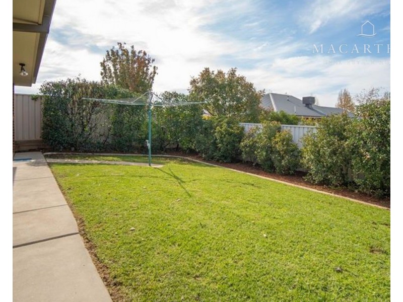 4 Alma Crescent, Estella NSW 2650
