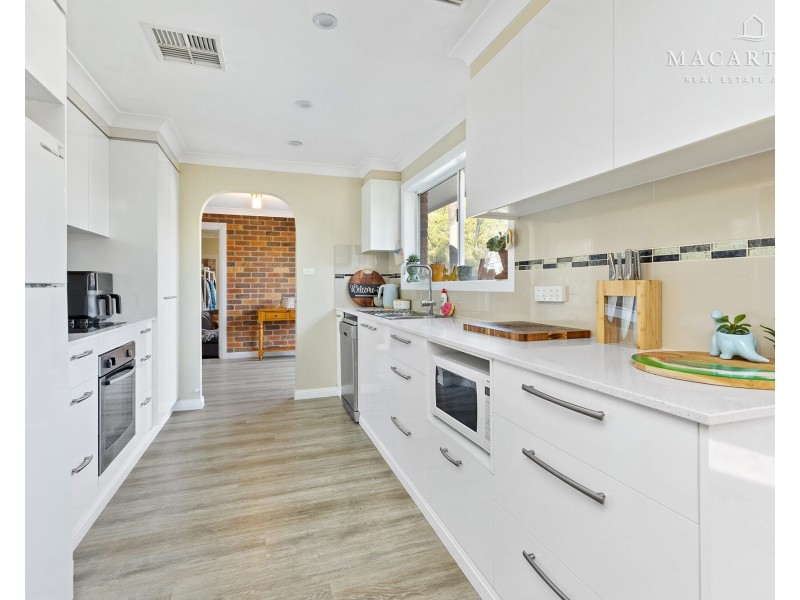 13 Warrambool Crescent, Glenfield Park NSW 2650