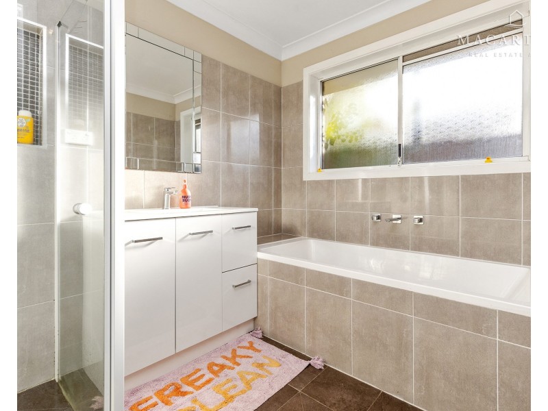 13 Warrambool Crescent, Glenfield Park NSW 2650