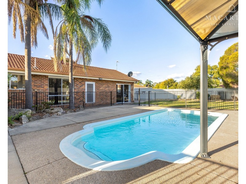 13 Warrambool Crescent, Glenfield Park NSW 2650