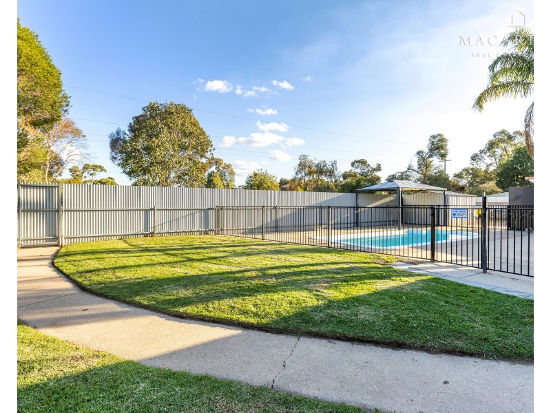 13 Warrambool Crescent, Glenfield Park NSW 2650