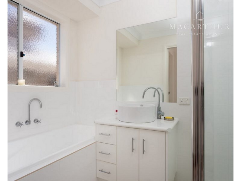 1/70 Kaloona Drive, Bourkelands NSW 2650