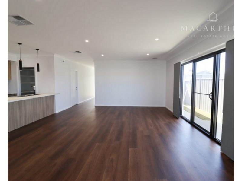 2/77 Coppabella Drive, Gobbagombalin NSW 2650