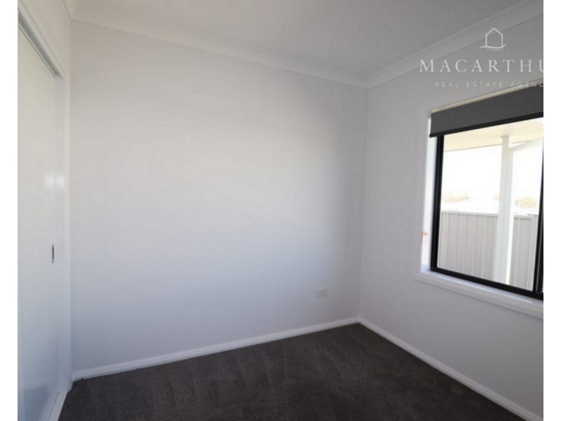 2/77 Coppabella Drive, Gobbagombalin NSW 2650