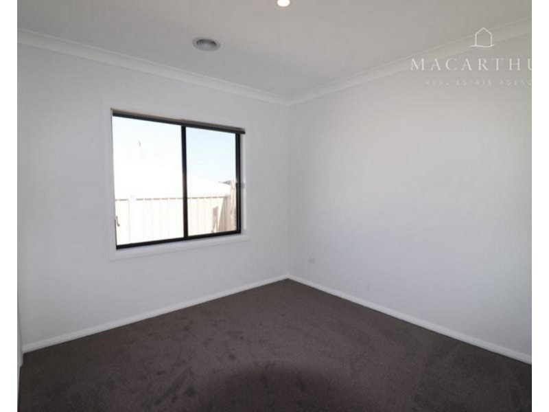 2/77 Coppabella Drive, Gobbagombalin NSW 2650