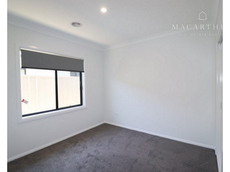 2/77 Coppabella Drive, Gobbagombalin NSW 2650