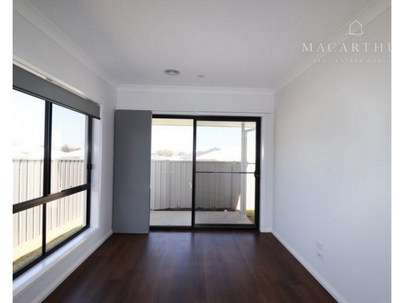 2/77 Coppabella Drive, Gobbagombalin NSW 2650