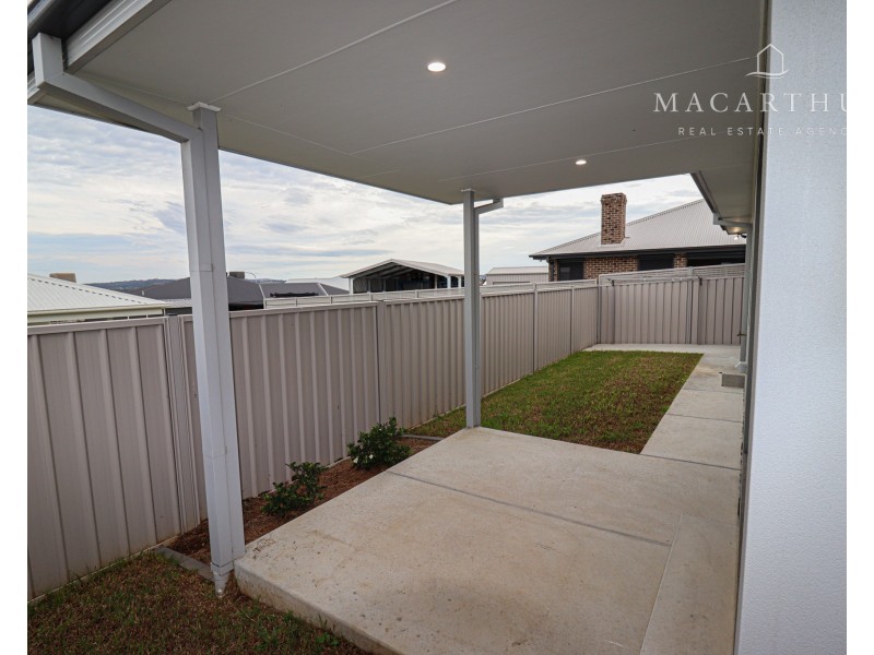 2/77 Coppabella Drive, Gobbagombalin NSW 2650