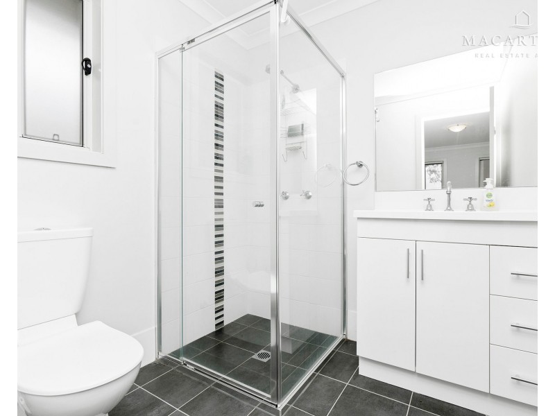 10 & 10A St Pauls Place, Gobbagombalin NSW 2650
