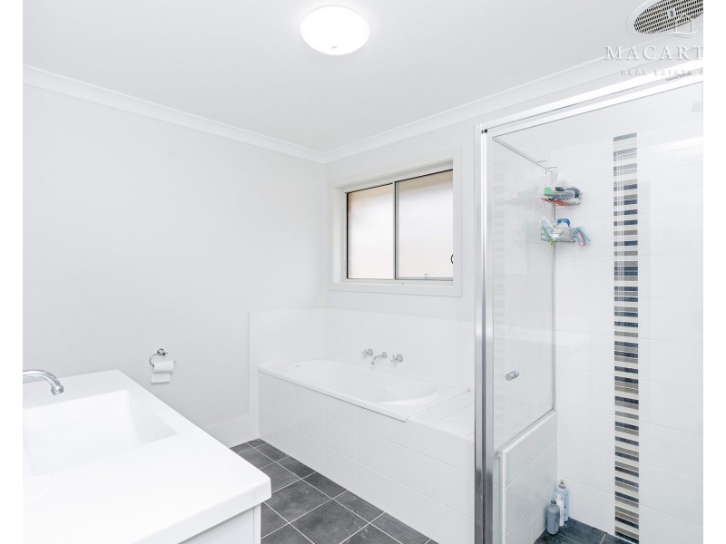 10 & 10A St Pauls Place, Gobbagombalin NSW 2650