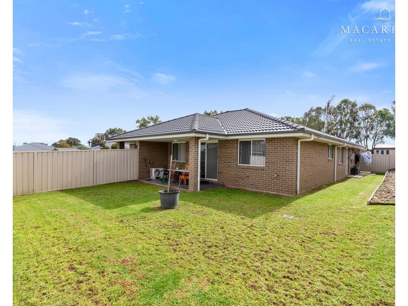 10 & 10A St Pauls Place, Gobbagombalin NSW 2650