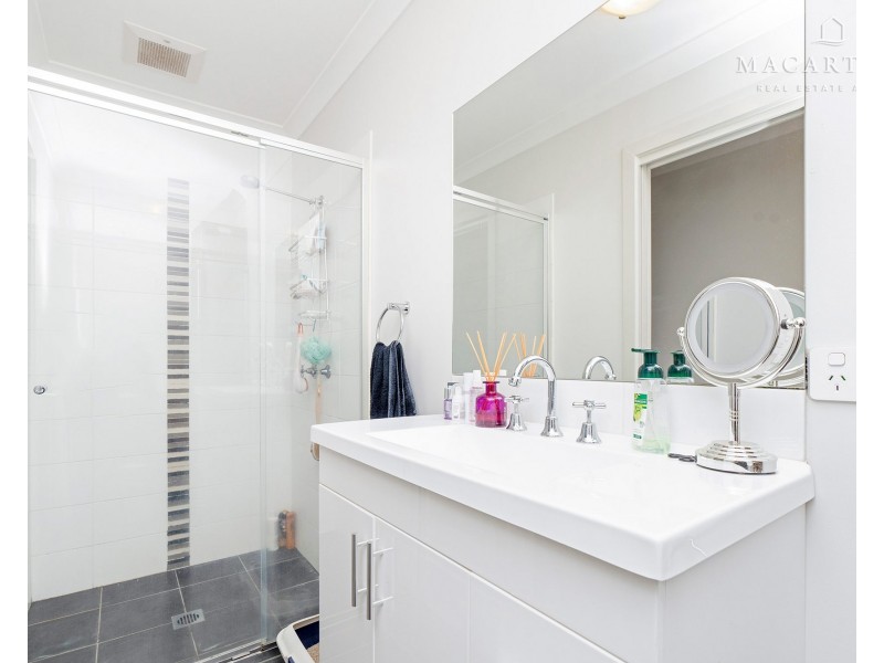 10 & 10A St Pauls Place, Gobbagombalin NSW 2650