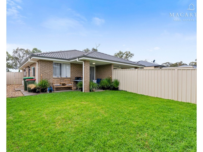 10 & 10A St Pauls Place, Gobbagombalin NSW 2650