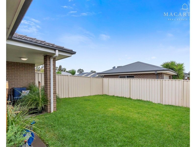 10 & 10A St Pauls Place, Gobbagombalin NSW 2650