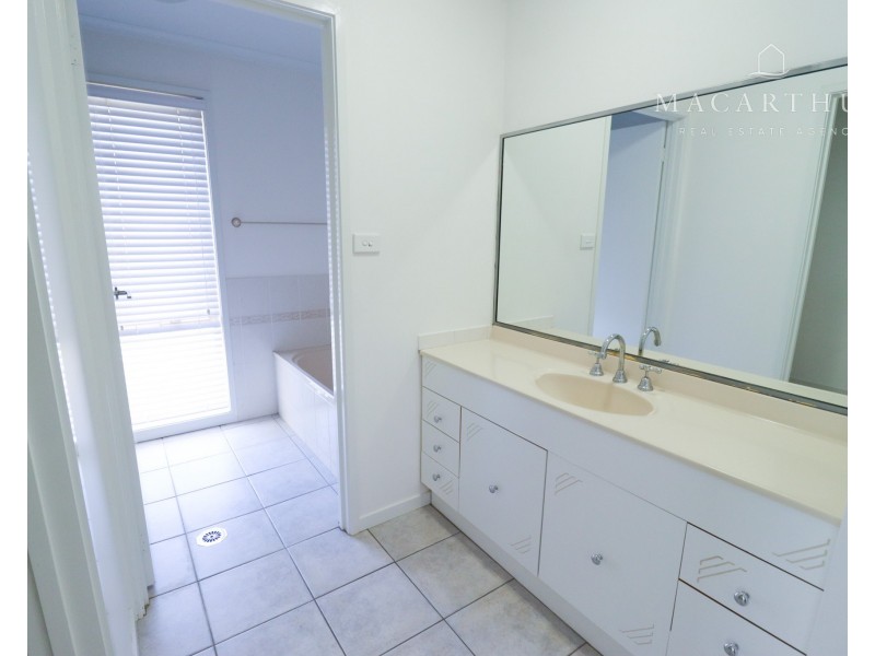 1 Clipper Way, Estella NSW 2650