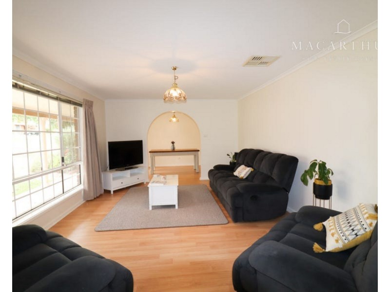 2 Egret Place, Estella NSW 2650
